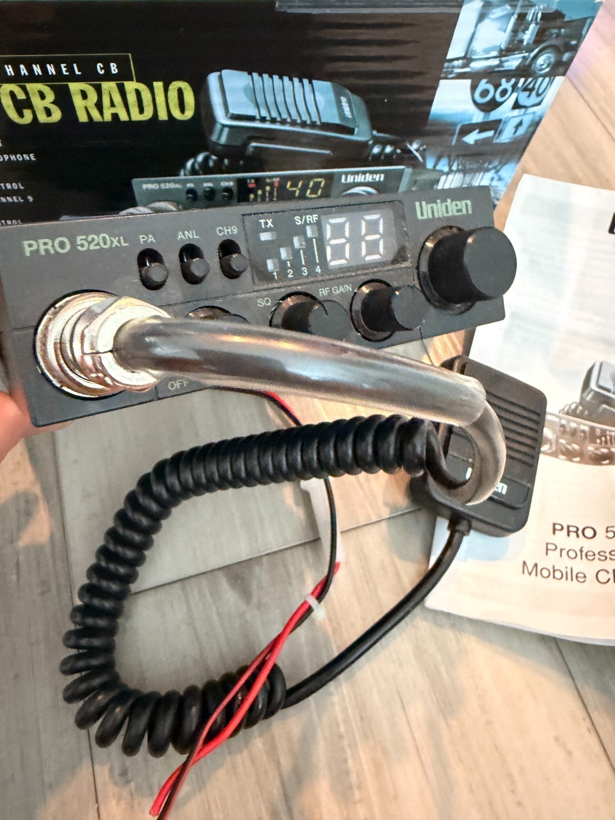 Uniden PRO520XL 40 Channel CB Radio w Microphone 7 Watt FREE SHIPPING