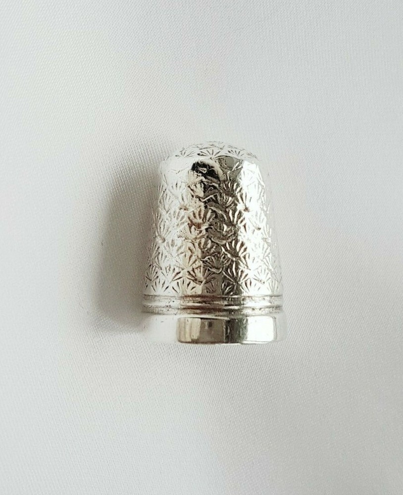 Silver THIMBLE ~ Charles Horner Rd 210799 PAT ~ Shell Pattern ~ Size 6