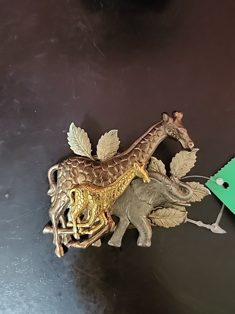 Elephant Giraffe Brooch D10