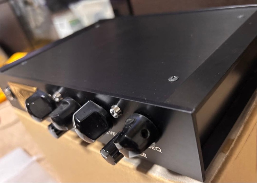 Ultimate Comp II bass compressor half rack size