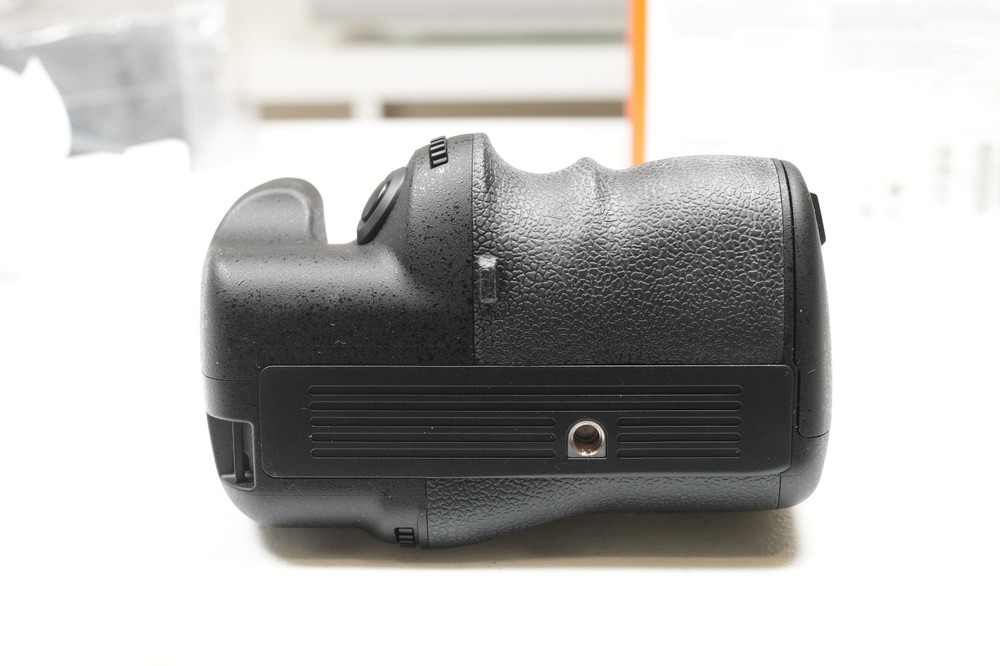 Sony VG-C77AM Vertical Grip for ILCA-99M2 ILCA-77M2