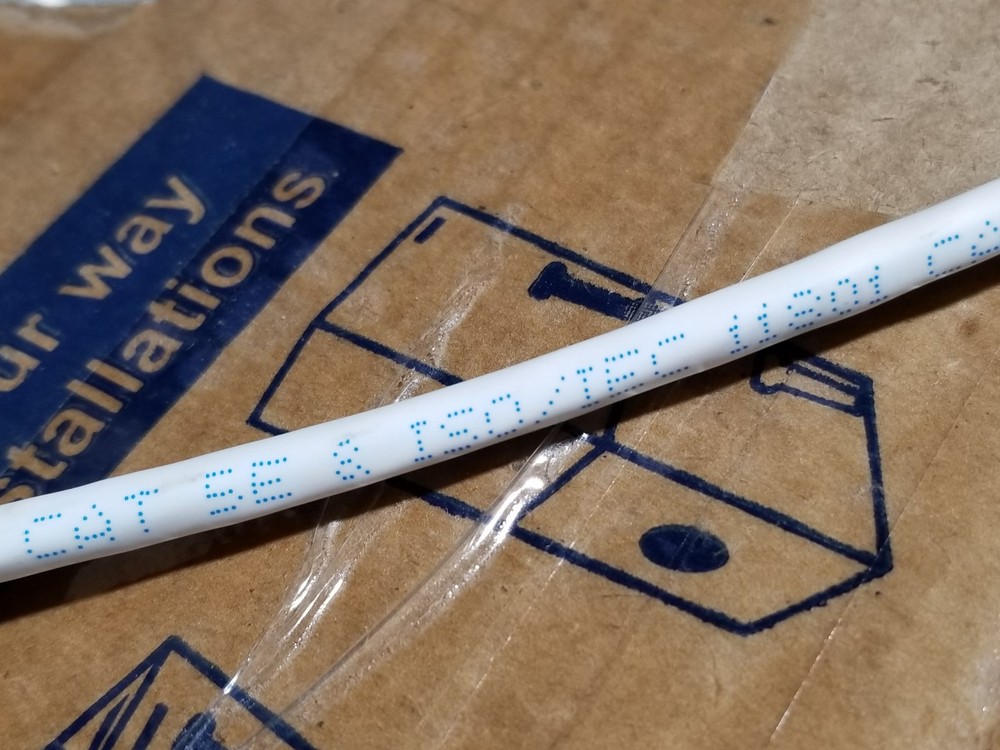 Berk-Tek 24/4P HyperPlus Cat5E Riser U/UTP Network Cable White /100ft