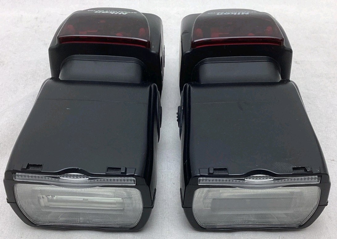 (1) Nikon Speedlight SB-700 Shoe Mount Flash