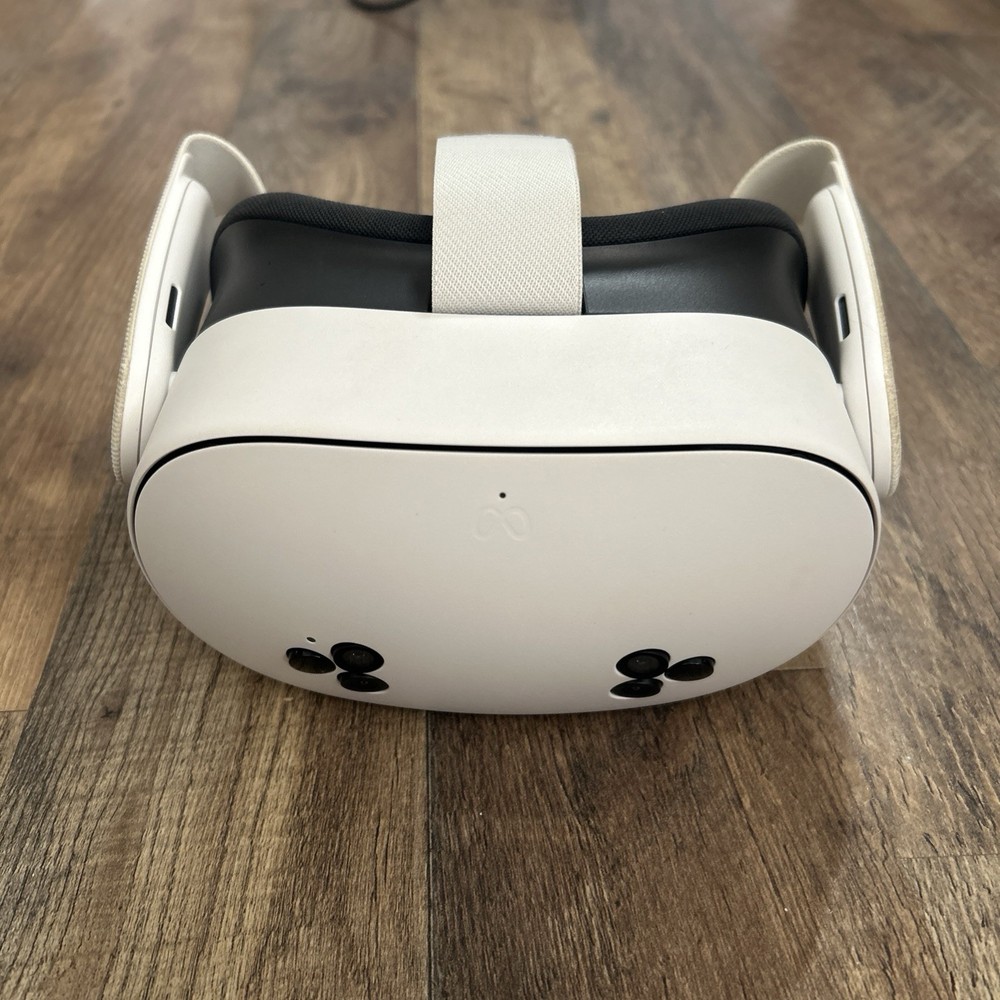 Meta Oculus Quest 3S - 128GB Headset ONLY