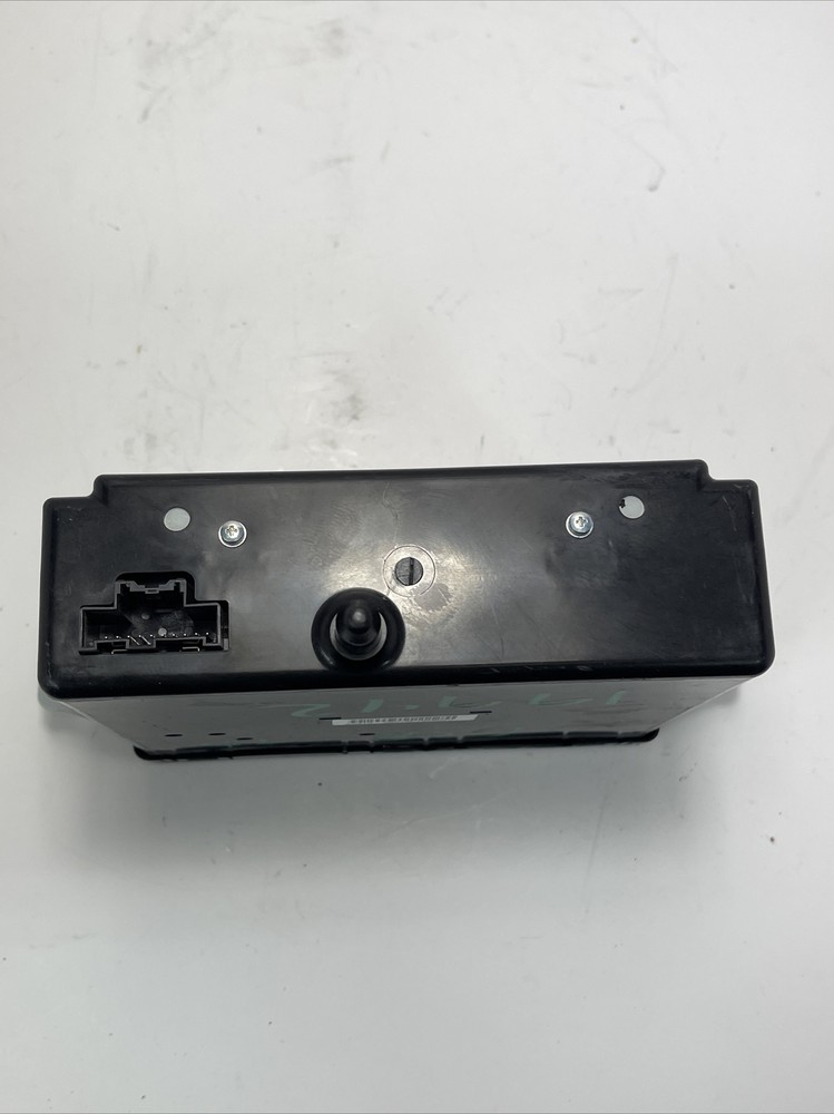 2015 - 2018 Chevrolet Silverado 1500 Dash CD Player Module OEM 84016435