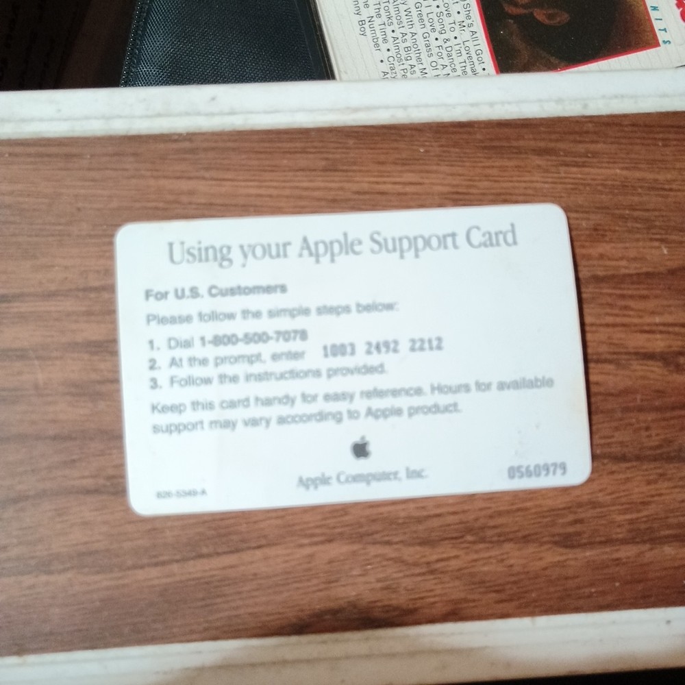 PB6 - Vintage Apple Support Card