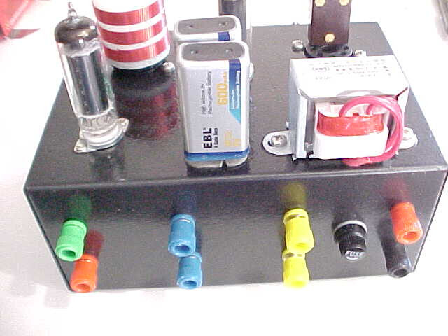 ESSENTIALLY A PARASET 2.0 RADIO 12AQ5/12BA6 TRANSMITTER/RECEIVER (RUNS ON 12VDC)