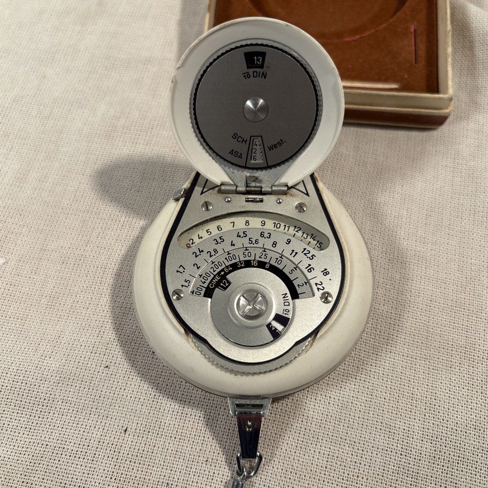 Vintage Bertram Chrostar Light Meter w/Box Instructions