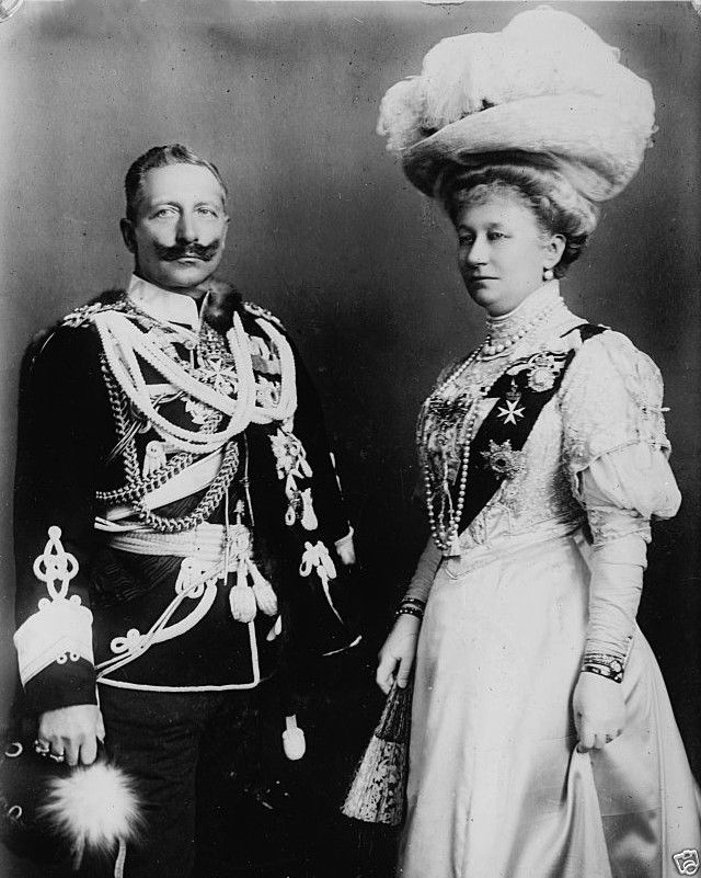 New 8x10 World War I WW1 Photo - Kaiser Wilhelm II and wife Kaiserin Victoria