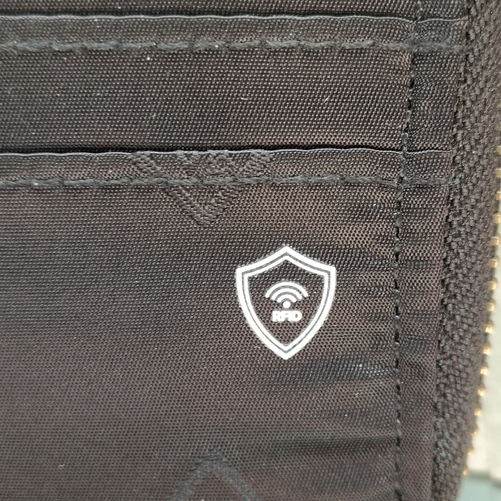 🏰Vera Bradley Disney Alice In Wonderland "Painting The Roses" Bag & Wallet