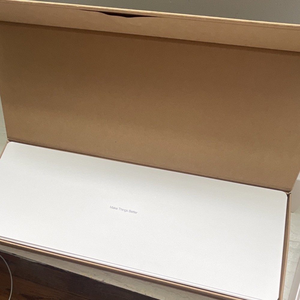 KIWI design Charging Dock QCD1 for Meta Quest 2 Headset Controller White USB-C