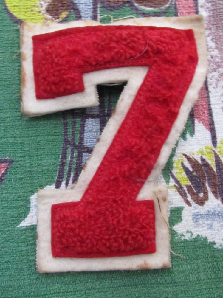 Vintage white & red 7 Varsity number patch