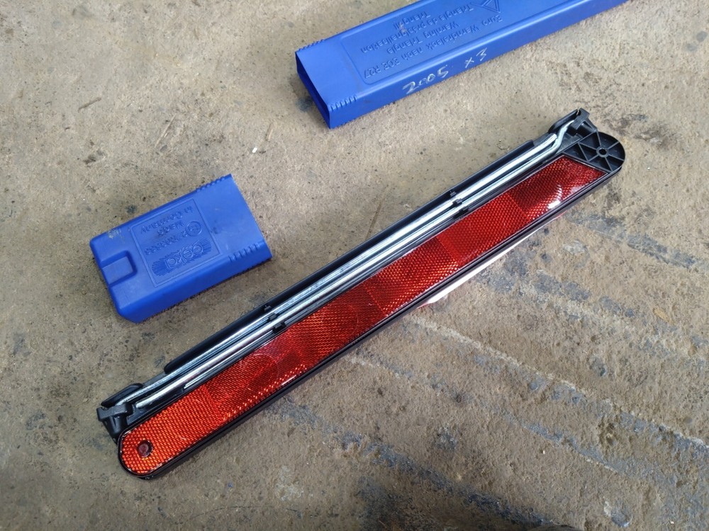 BMW E83 X3 2005 SAFETY FOLD UP WARNING TRIANGLE, HAZARD WARNING TRIANGLE.