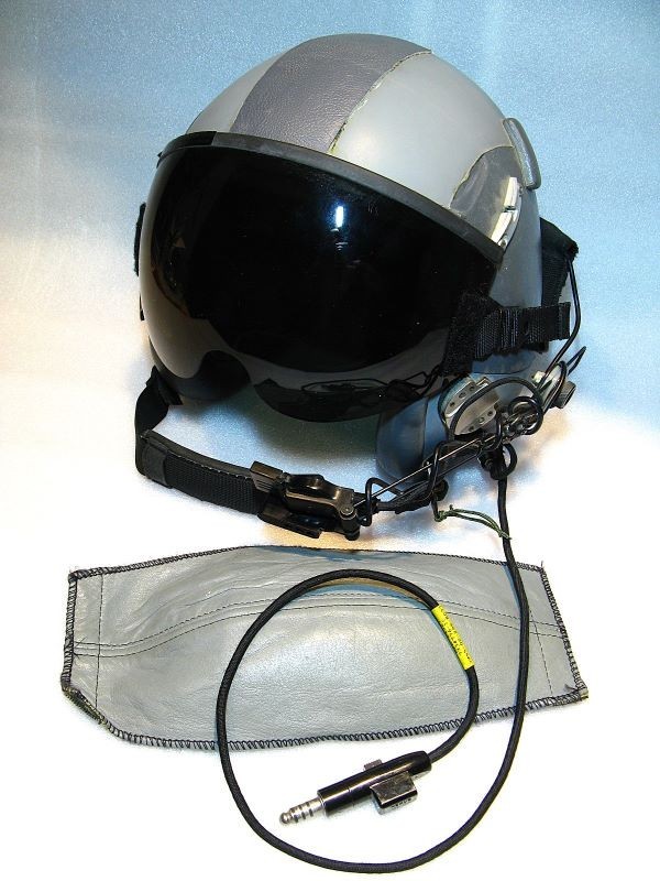 AUTHENTIC 90's GENTEX HGU-55/P PILOT FLIGHT HELMET w/ VISOR & COVER / MEDIUM