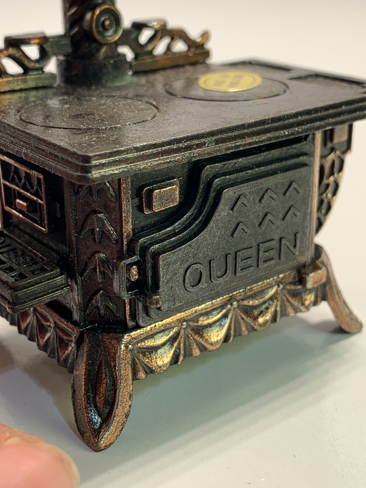 Vintage Die-Cast Pencil Sharpener Queen Cast Iron Style Stove With Box PSE