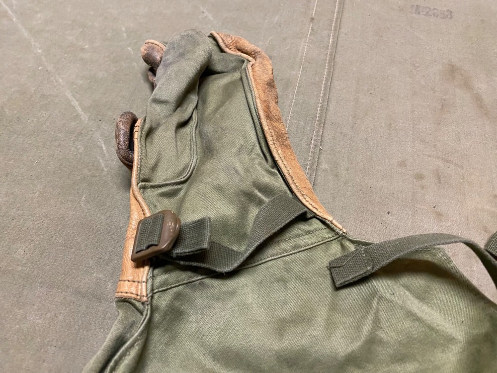 ORIGINAL WWII US ARMY WINTER OVERMITTENS