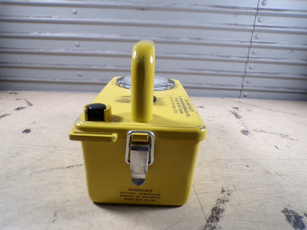VICTOREEN CDV-715 MOD. 1B RADIATION DETECTOR UNTESTED