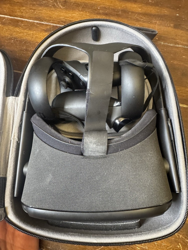 Oculus Quest 1 64GB VR Headset Bundle with Controllers and Carrying Case Black