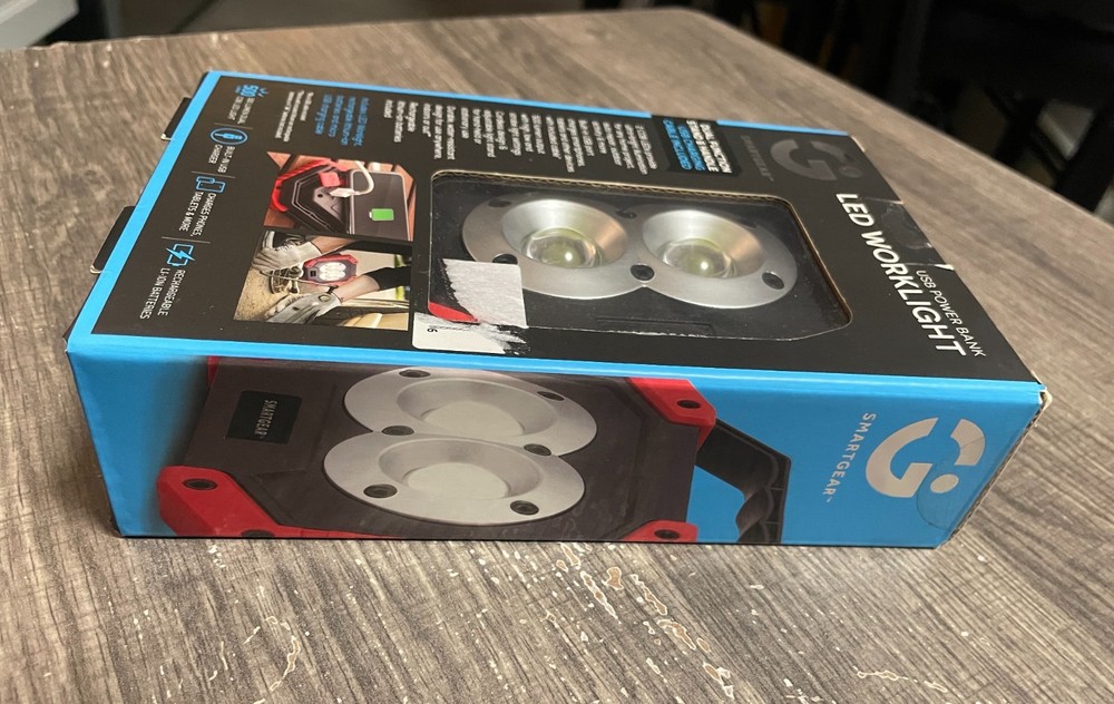 SmartGear USB Power Bank LED Worklight READ
