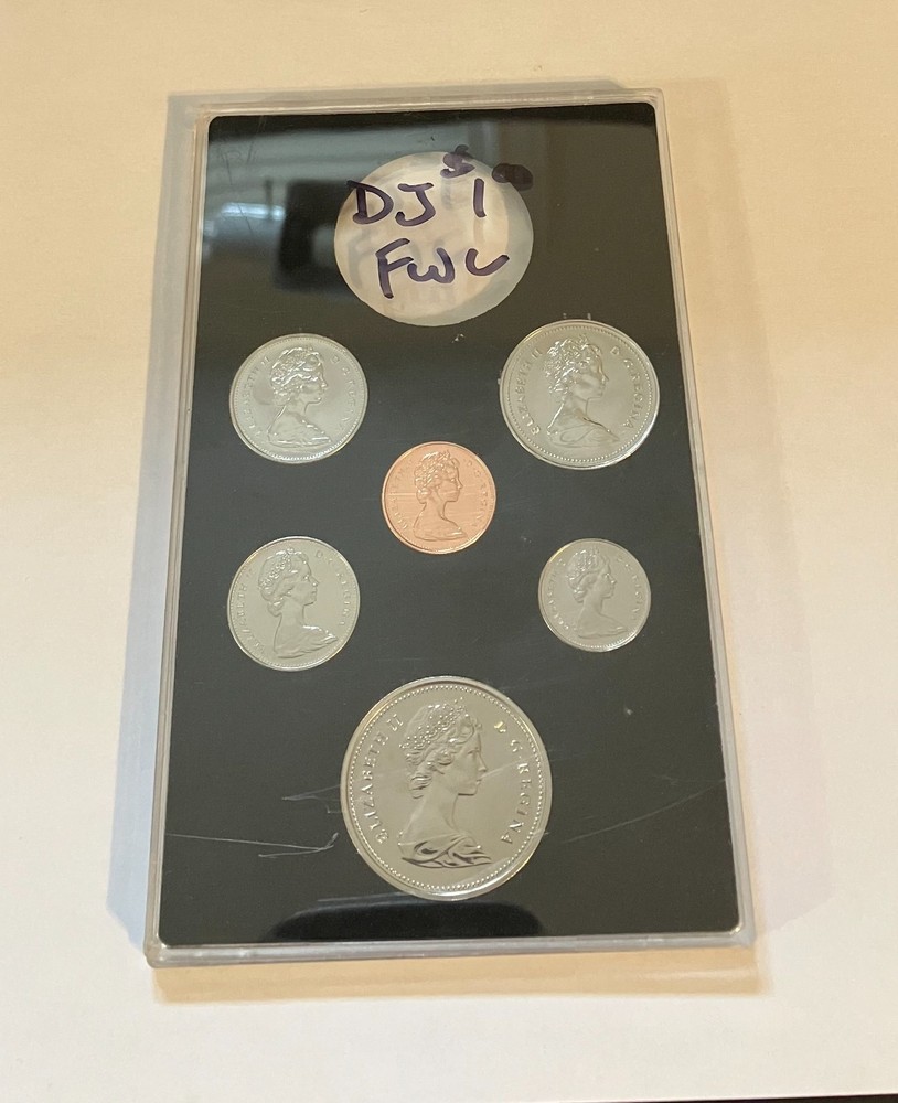 1977 Canada RCM Specimen set. Missing silver dollar.