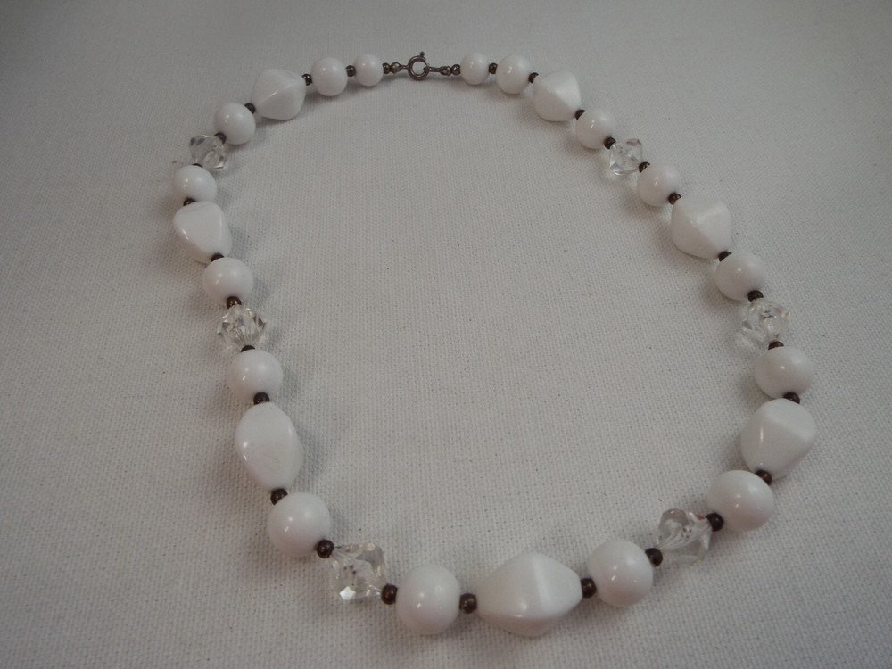 White Bead Necklace (D62)
