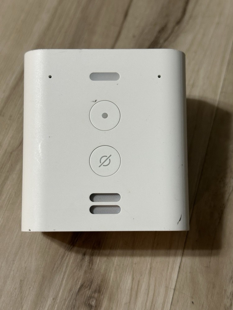 White Amazon Echo Flex Plug In C77A68 Alexa Voice Control Speaker