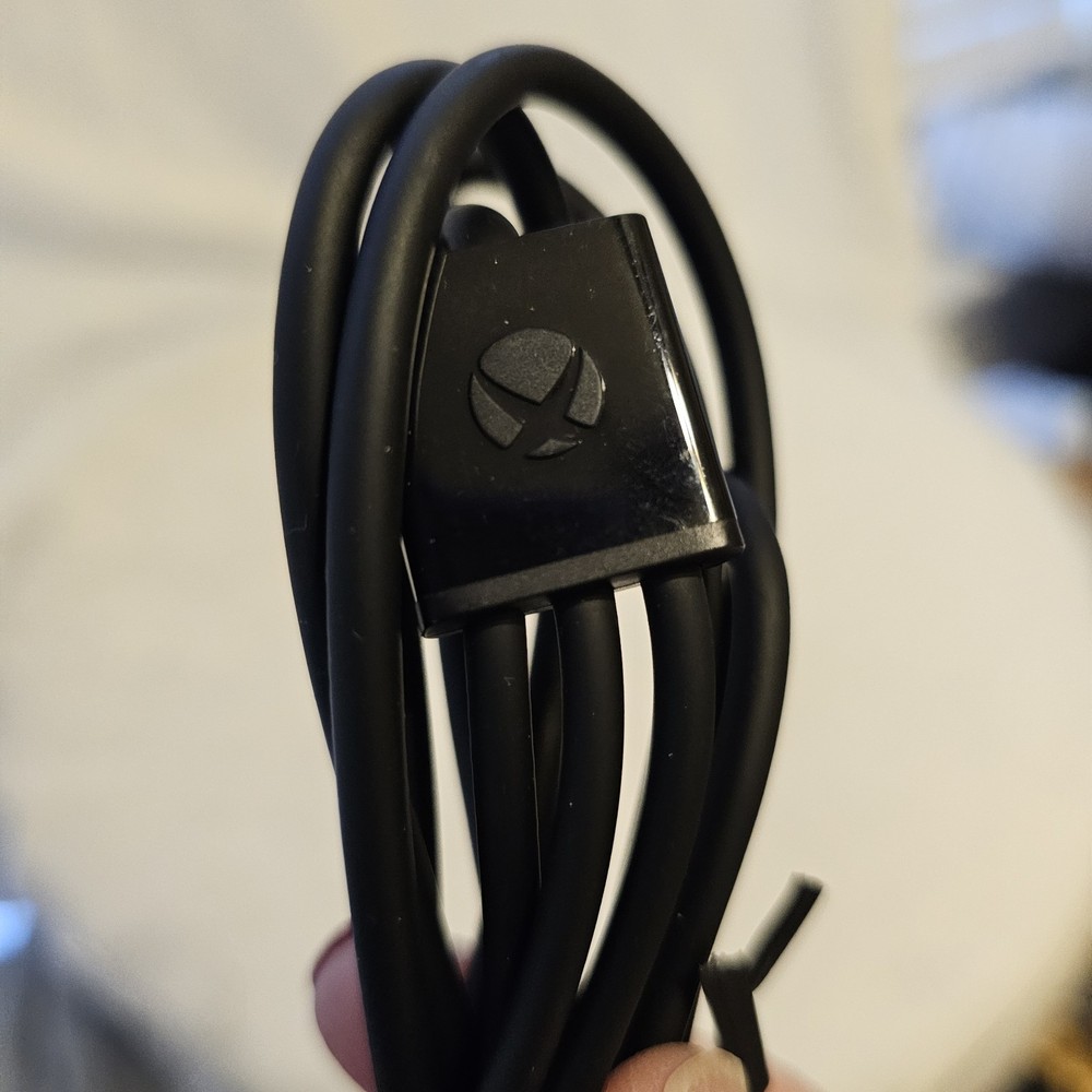 OEM Microsoft Xbox 360 E Slim AV Composite Cable 3.5mm To RCA. 6 Ft. Untested.