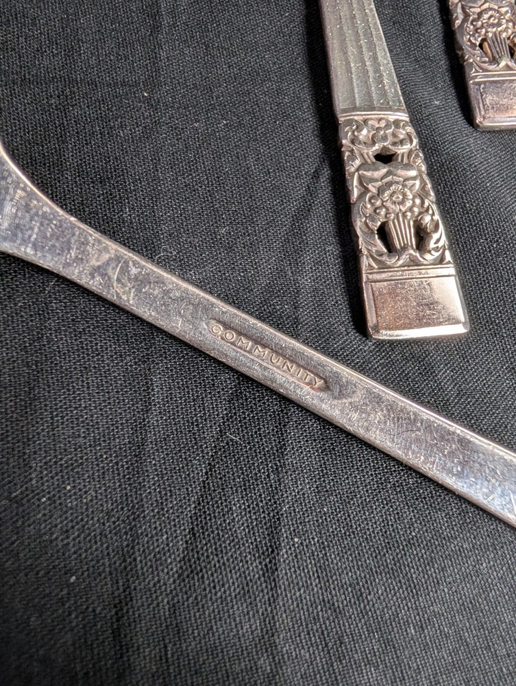 Oneida Community Coronation Dinner Forks 4 pc-Silver plate Flatware 7.5 inch