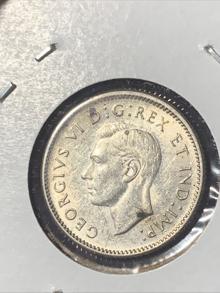 1943 Canada Silver 10 Cents - BU
