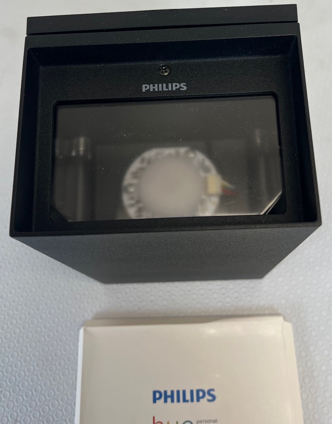 Philips Hue Resonate White & Color Ambiance Outdoor Wall LED Wall Light-FREE S/H