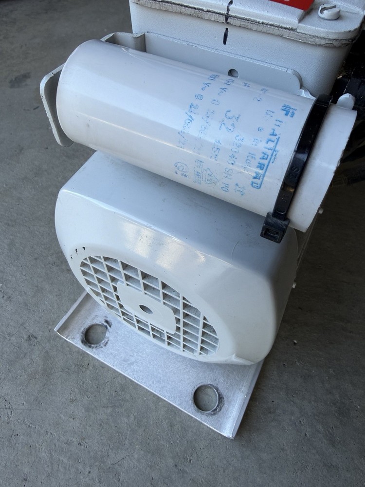 Edwards Vacuum Pump Model E2M0.7/ IEC34-1