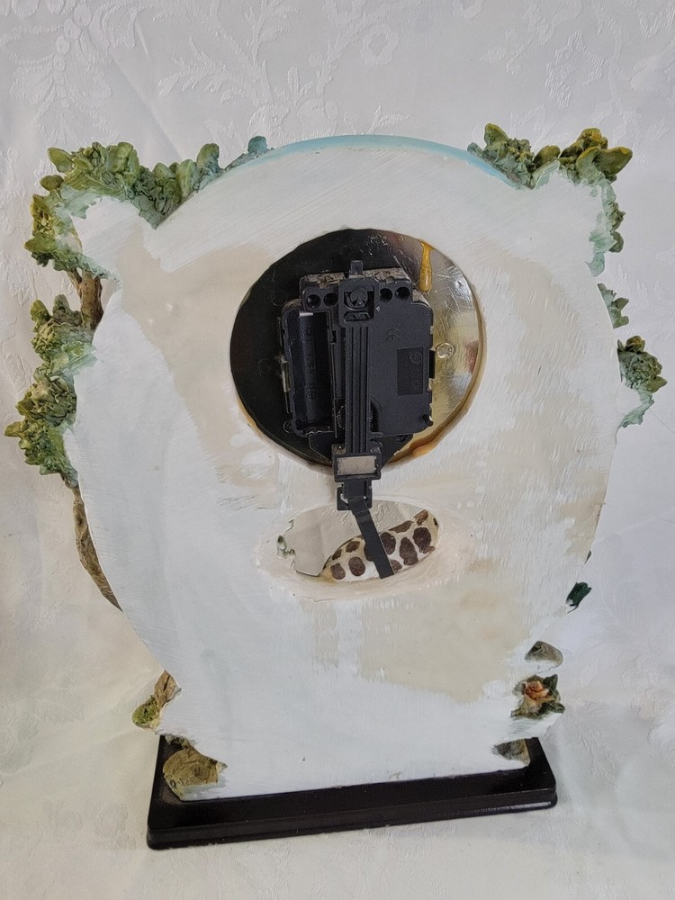 Endangered Species Giraffe Quartz Clock