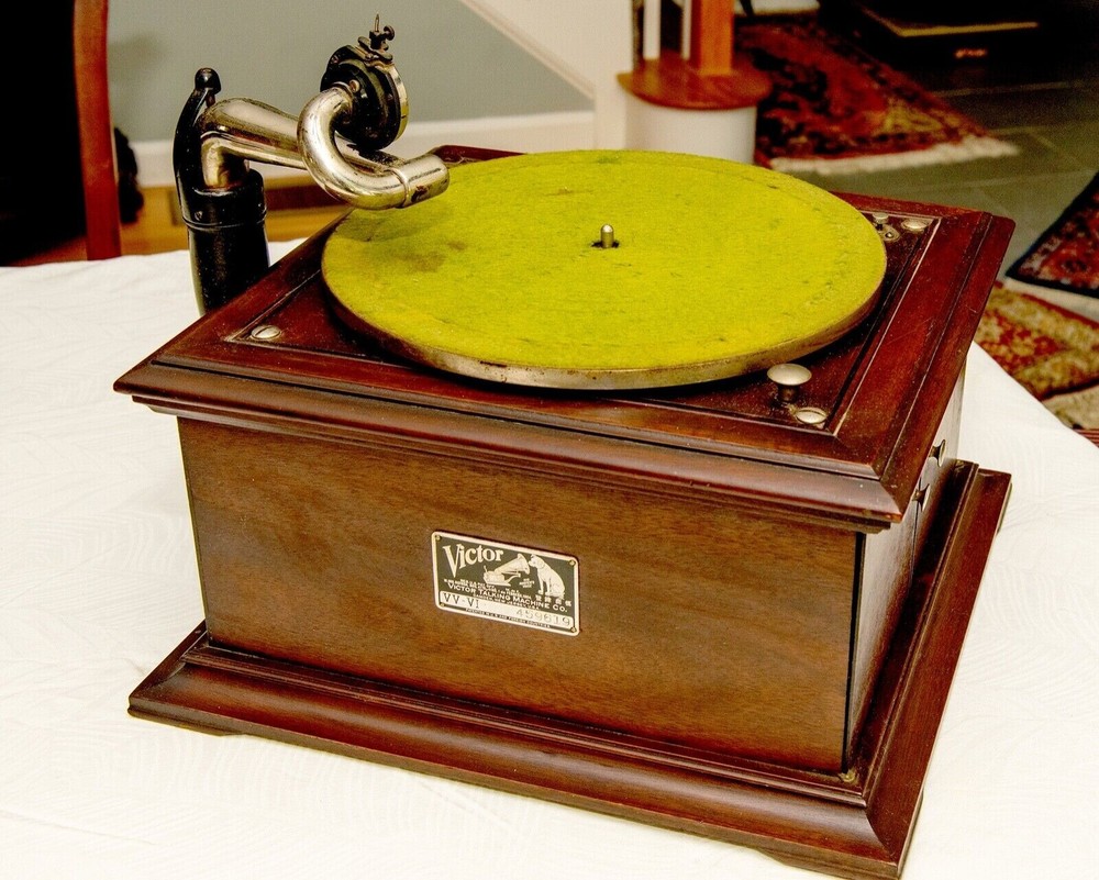 Vintage VICTOR Model VV-VI Talking Machine Tabletop Phonograph