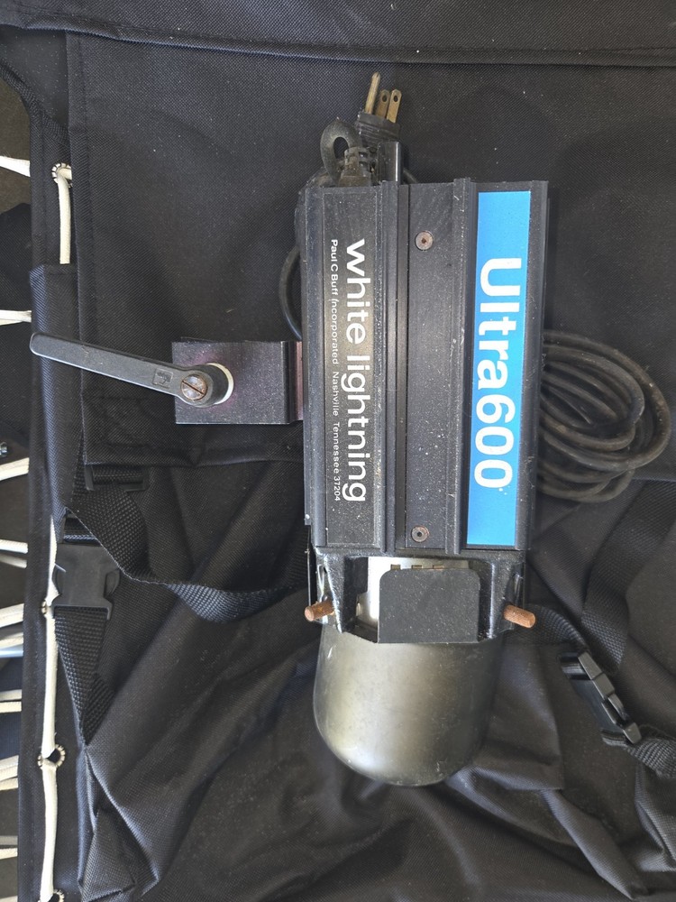 White Lightning Ultra 600 Studio Light, Tested With Power Cable