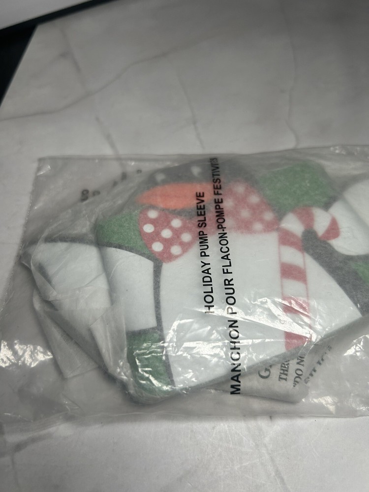 Christmas Soap Pump Sleeve. Penguin New