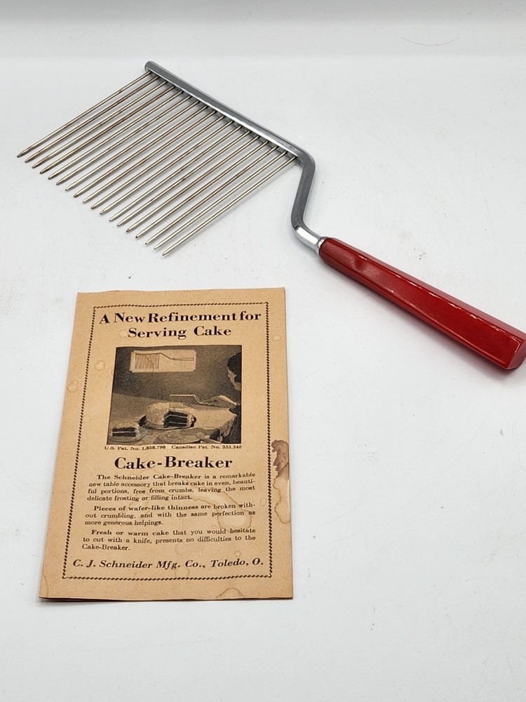 MCM Red Bakelite / Cake Comb / Cake Cutter