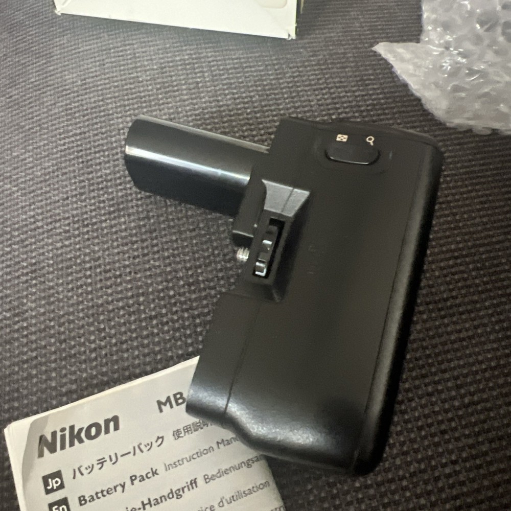 Nikon MB-E5000 Grip for Coolpix 5000