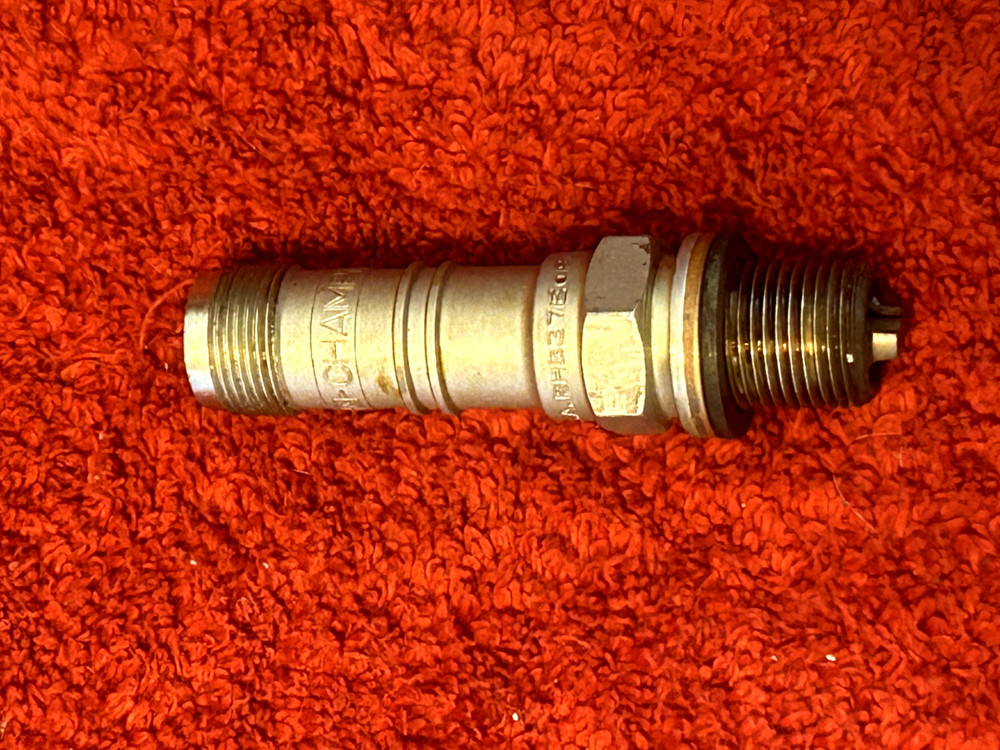 CHAMPION SPARK PLUG P/N RHB37E