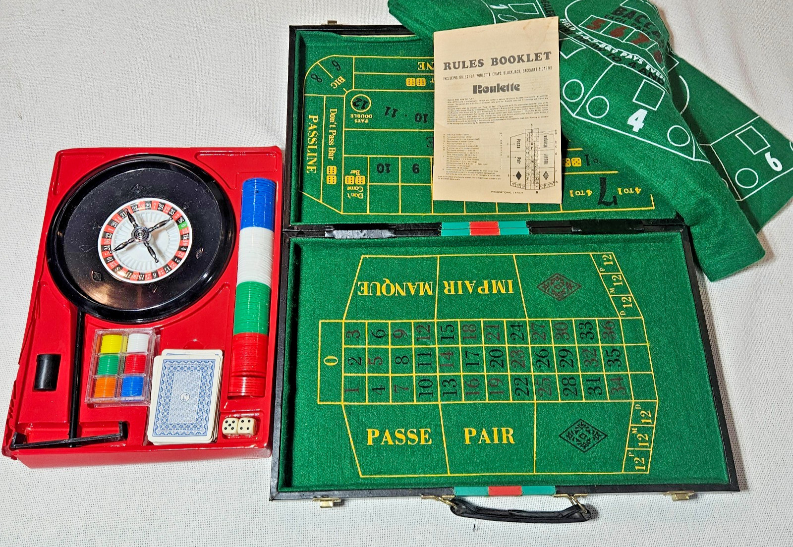 Vintage Portable Casino Roulette, Craps, Baccarat, Black Jack Vinyl Case & Instr