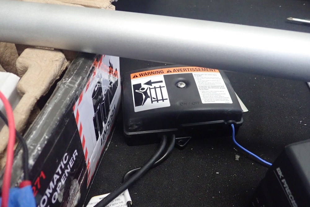 Mighty Mule MM271 Light Duty Single Automatic Gate Opener