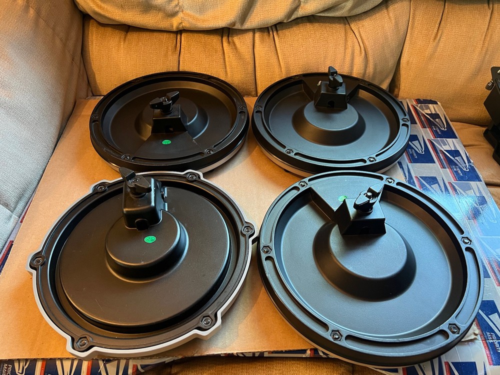 4 BEHRINGER DRUM PAD XD80USB