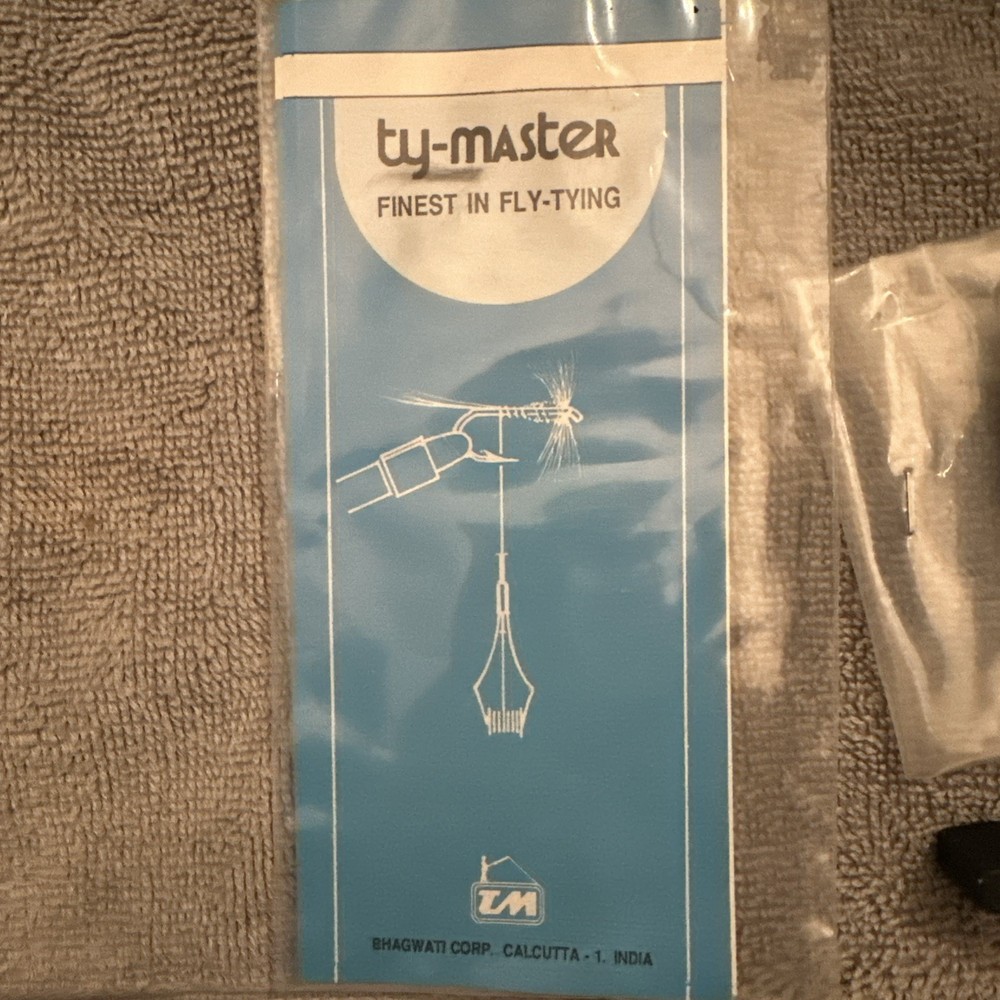 Ty-Master Fly-Tying Vise And Hooks