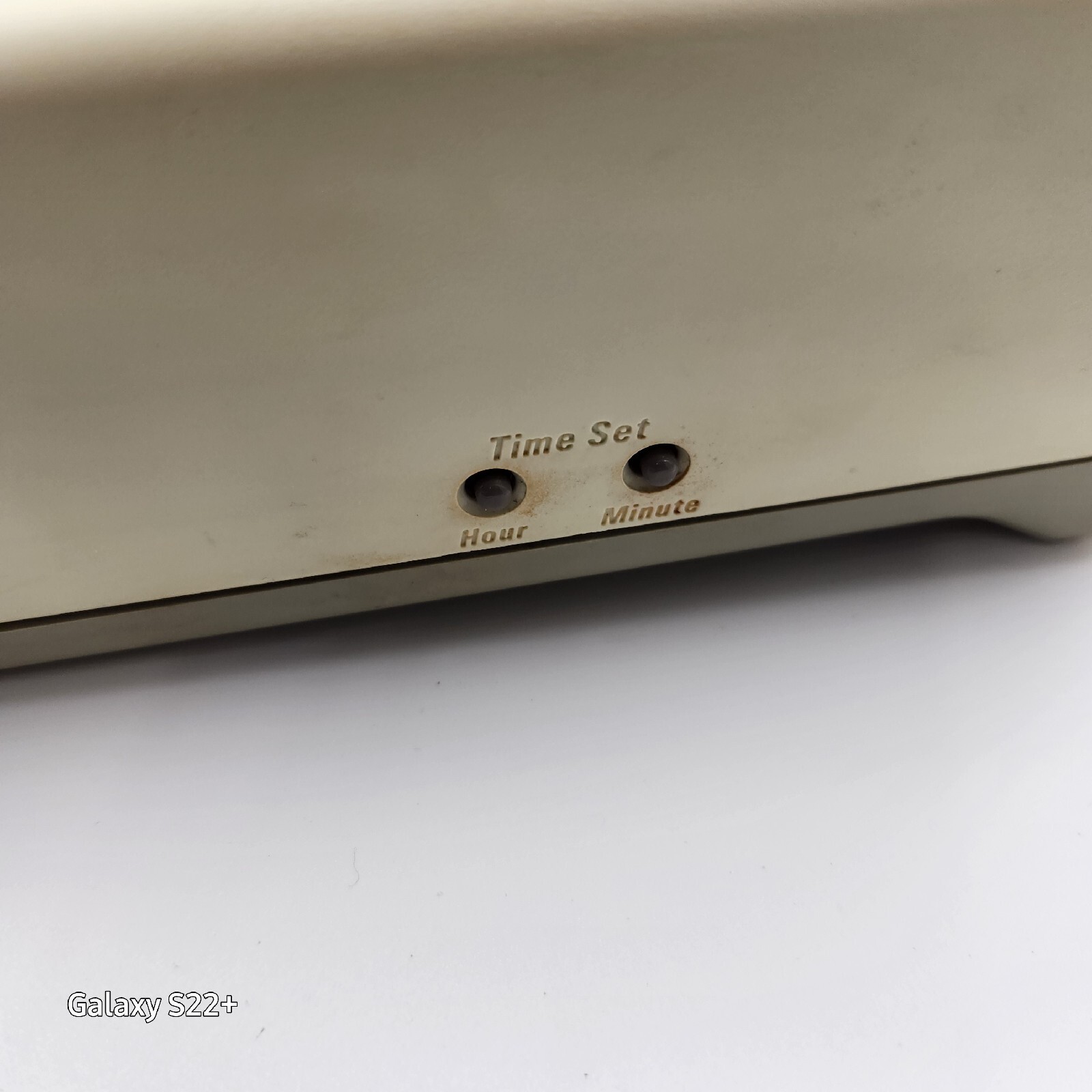 GE Spacemaker AM/FM Stereo Cassette Player Bass Boost #7-4275A has hardware