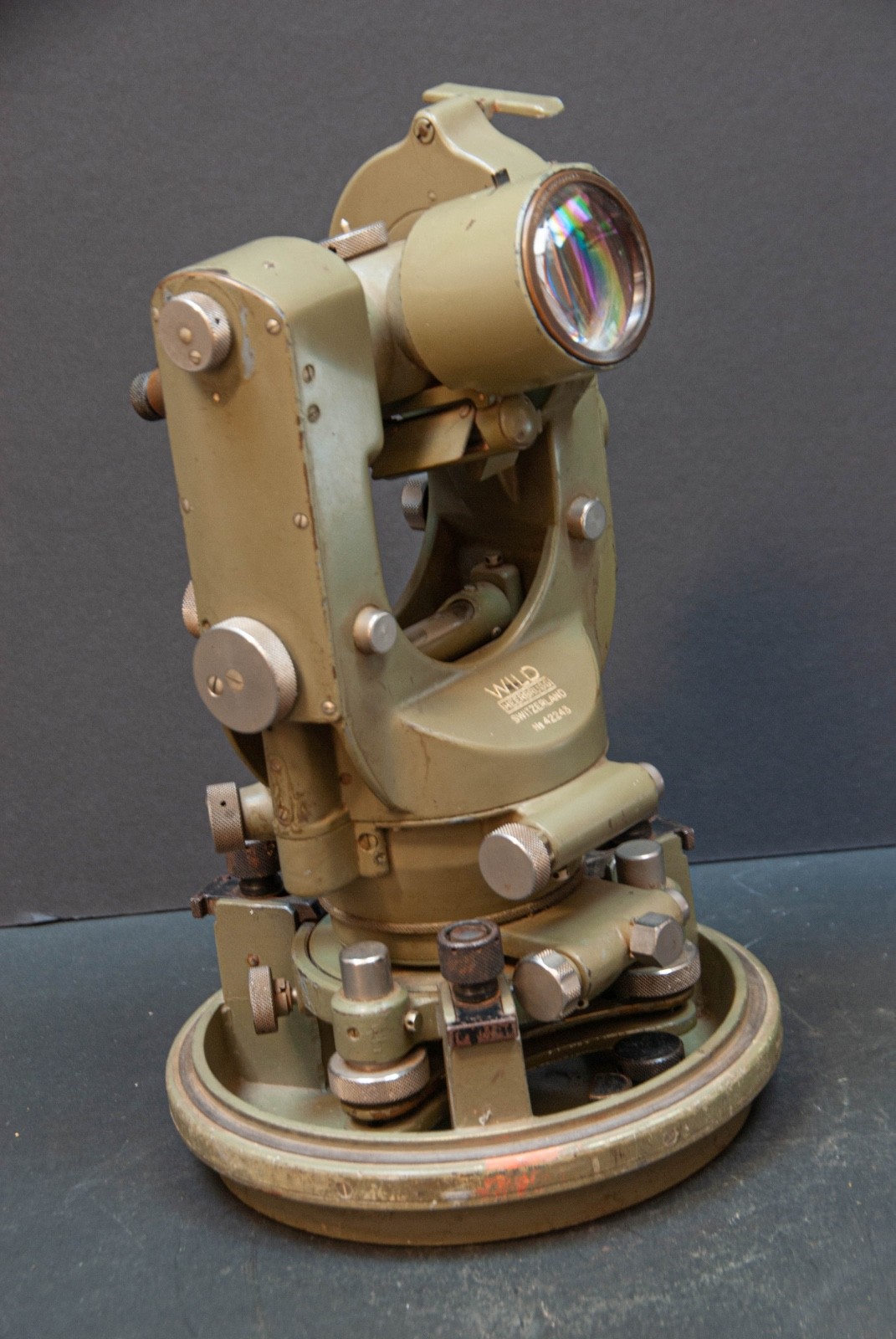Wild Heerbrugg Theodolite & Case Switzerland No. 42243 Odd Variant. Video.