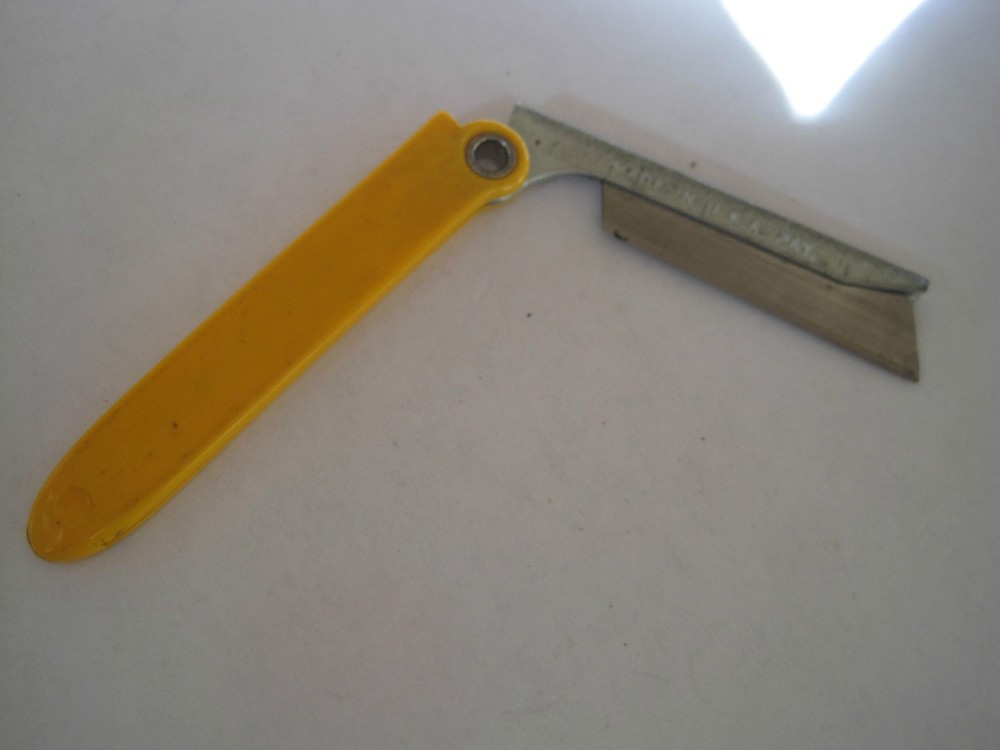 Chapman Box Cutter Small 3" Closed
