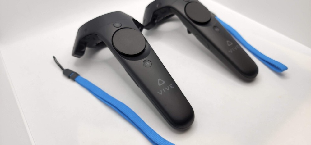 2x HTC Vive Controller Wand Pair Two Straps VR Virtual Reality Excellent Set