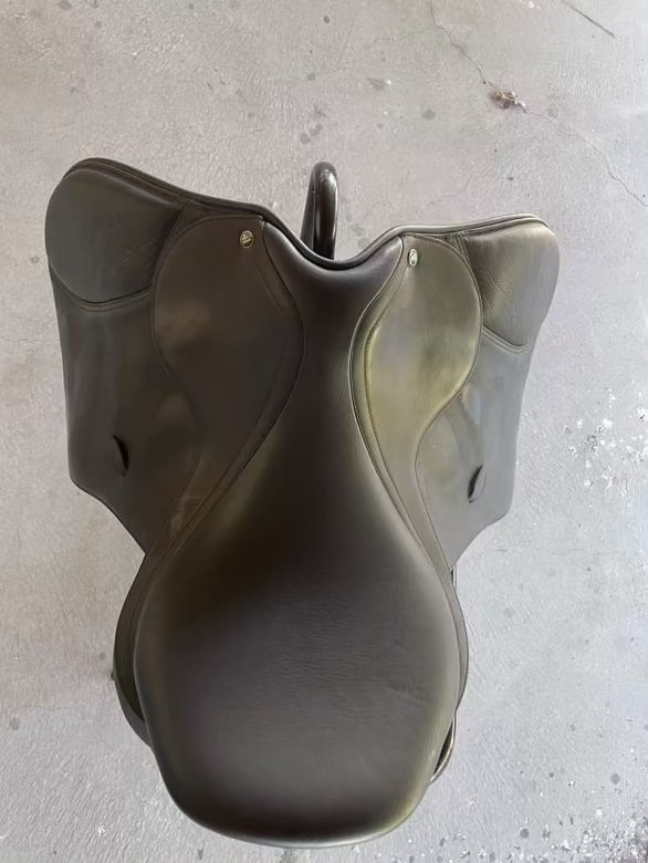 jumping saddle 17 used