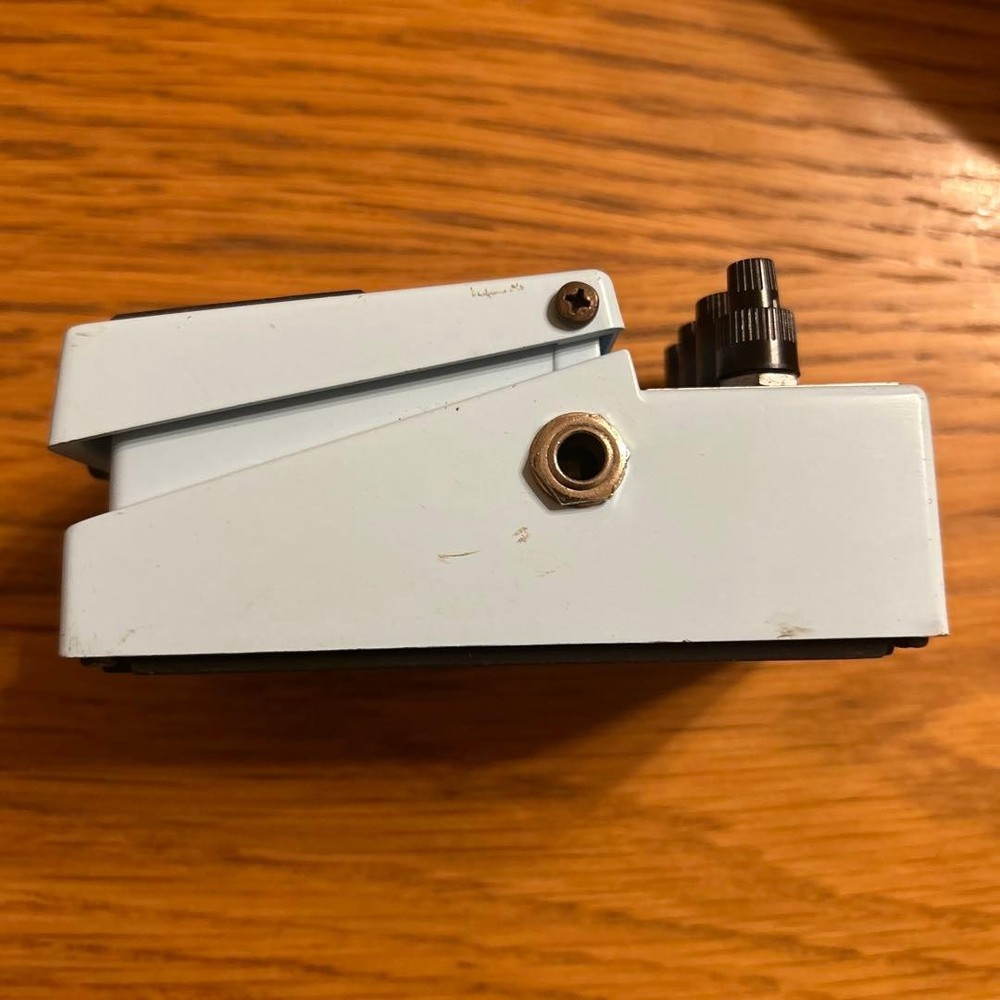 BOSS Chorus Ensemble CE-5 (label pink)