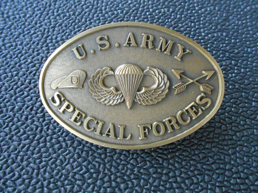 AUTHENTIC   ARMY  SPECIAL FORCES    BELT BUCKLE       RARE!