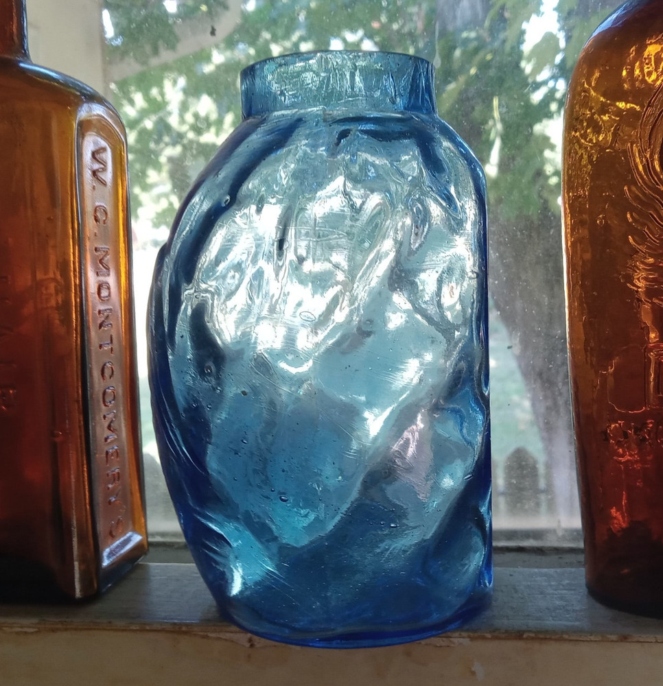 EAGLE EMB PRETTY BLUE DIAMOND OPTIC PATTERN SNUFF BOTTLE